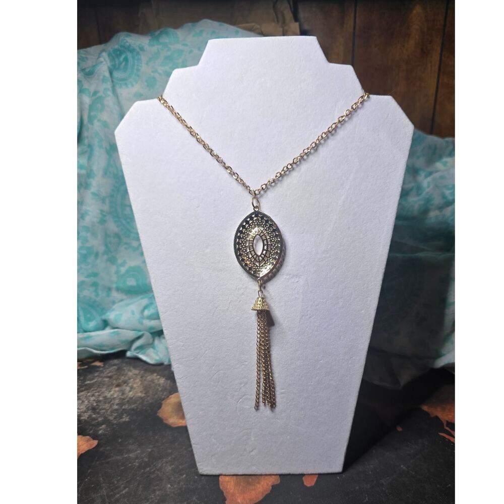 Oval Filigree Tassel Gold Pendant Necklace - Modern Chic